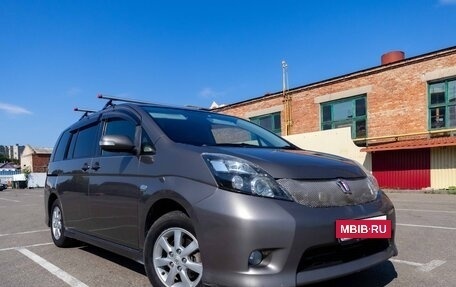 Toyota ISis I, 2010 год, 850 000 рублей, 2 фотография