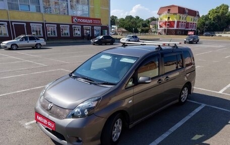 Toyota ISis I, 2010 год, 850 000 рублей, 3 фотография