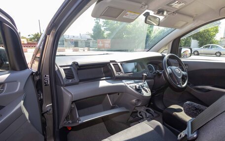 Toyota ISis I, 2010 год, 850 000 рублей, 16 фотография