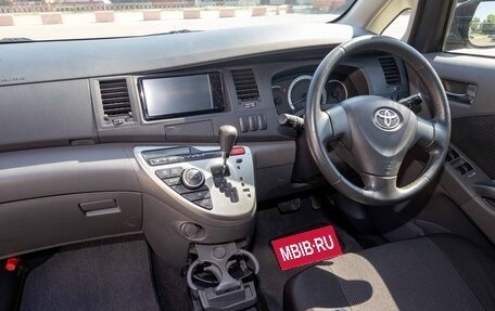 Toyota ISis I, 2010 год, 850 000 рублей, 17 фотография