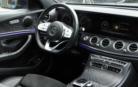 Mercedes-Benz E-Класс, 2019 год, 3 390 000 рублей, 9 фотография