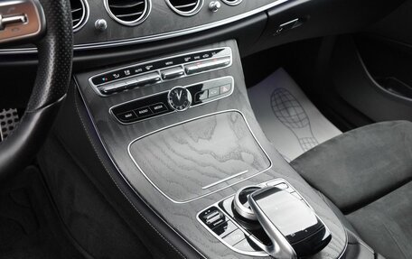 Mercedes-Benz E-Класс, 2019 год, 3 390 000 рублей, 18 фотография