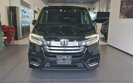 Honda Stepwgn IV, 2018 год, 1 990 000 рублей, 2 фотография