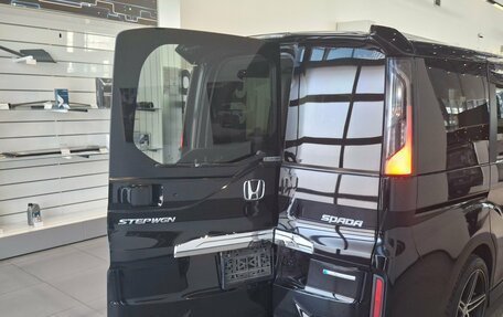 Honda Stepwgn IV, 2018 год, 1 990 000 рублей, 12 фотография