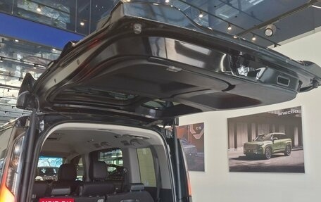 Honda Stepwgn IV, 2018 год, 1 990 000 рублей, 14 фотография