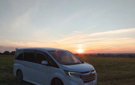 Honda Stepwgn IV, 2017 год, 2 500 000 рублей, 5 фотография