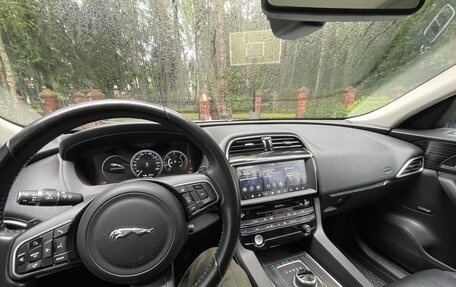 Jaguar F-Pace, 2016 год, 3 100 000 рублей, 10 фотография
