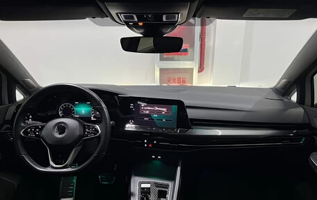 Volkswagen Golf VIII, 2022 год, 1 870 000 рублей, 7 фотография