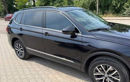 Volkswagen Tiguan II, 2018 год, 2 250 000 рублей, 3 фотография