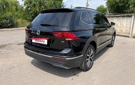 Volkswagen Tiguan II, 2018 год, 2 250 000 рублей, 2 фотография