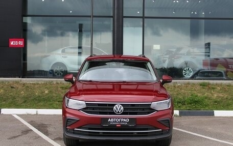 Volkswagen Tiguan II, 2021 год, 1 990 000 рублей, 2 фотография