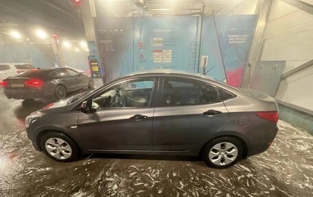 Hyundai Solaris II рестайлинг, 2015 год, 990 000 рублей, 2 фотография