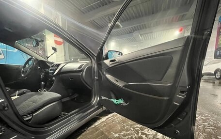 Hyundai Solaris II рестайлинг, 2015 год, 990 000 рублей, 5 фотография