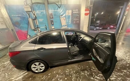 Hyundai Solaris II рестайлинг, 2015 год, 990 000 рублей, 4 фотография