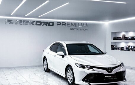 Toyota Camry, 2019 год, 2 400 000 рублей, 2 фотография