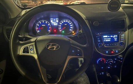 Hyundai Solaris II рестайлинг, 2015 год, 990 000 рублей, 9 фотография
