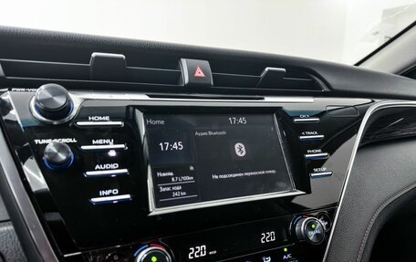 Toyota Camry, 2019 год, 2 400 000 рублей, 13 фотография