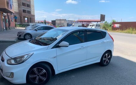 Hyundai Solaris II рестайлинг, 2013 год, 720 000 рублей, 4 фотография
