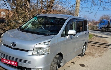 Toyota Voxy II, 2008 год, 1 180 000 рублей, 1 фотография