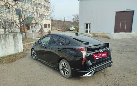 Toyota Prius IV XW50, 2017 год, 1 570 000 рублей, 5 фотография