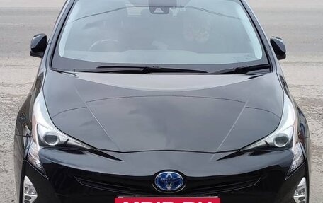 Toyota Prius IV XW50, 2017 год, 1 570 000 рублей, 2 фотография