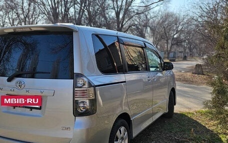 Toyota Voxy II, 2008 год, 1 180 000 рублей, 3 фотография