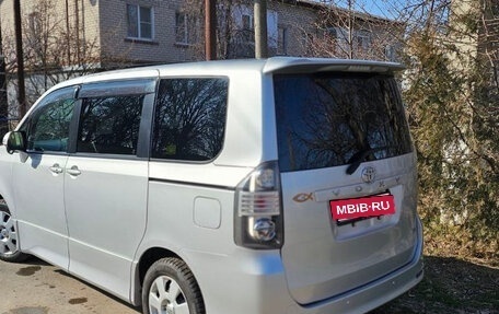Toyota Voxy II, 2008 год, 1 180 000 рублей, 2 фотография