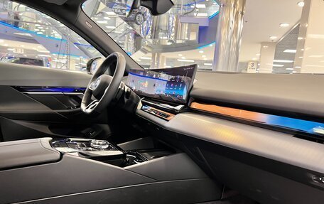 BMW 5 серия, 2025 год, 9 300 000 рублей, 13 фотография
