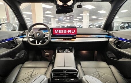 BMW 5 серия, 2025 год, 9 300 000 рублей, 10 фотография