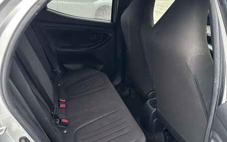 Toyota Yaris, 2020 год, 1 099 999 рублей, 8 фотография
