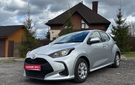 Toyota Yaris, 2020 год, 1 099 999 рублей, 15 фотография