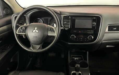 Mitsubishi Outlander III рестайлинг 3, 2014 год, 1 499 000 рублей, 11 фотография