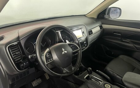 Mitsubishi Outlander III рестайлинг 3, 2014 год, 1 499 000 рублей, 8 фотография