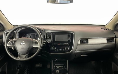 Mitsubishi Outlander III рестайлинг 3, 2014 год, 1 499 000 рублей, 10 фотография