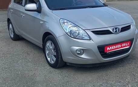 Hyundai i20 IB рестайлинг, 2010 год, 2 фотография