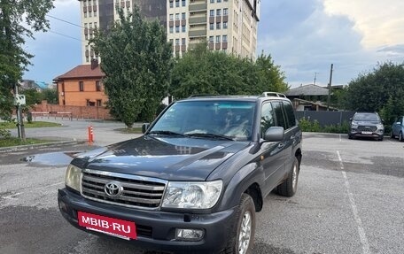 Toyota Land Cruiser 100 рестайлинг 2, 2006 год, 1 650 000 рублей, 2 фотография