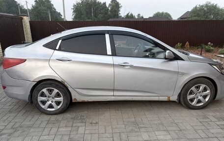 Hyundai Solaris II рестайлинг, 2011 год, 640 000 рублей, 6 фотография