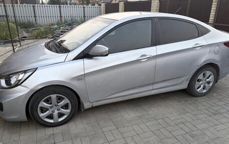 Hyundai Solaris II рестайлинг, 2011 год, 640 000 рублей, 3 фотография