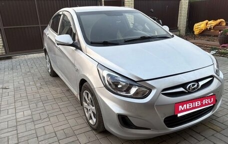 Hyundai Solaris II рестайлинг, 2011 год, 640 000 рублей, 2 фотография