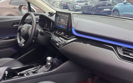 Toyota C-HR I рестайлинг, 2021 год, 2 799 000 рублей, 13 фотография
