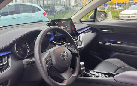 Toyota C-HR I рестайлинг, 2021 год, 2 799 000 рублей, 14 фотография
