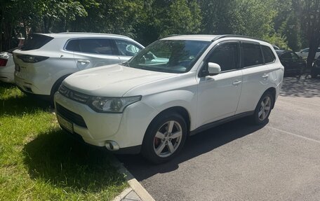 Mitsubishi Outlander III рестайлинг 3, 2013 год, 1 050 000 рублей, 1 фотография