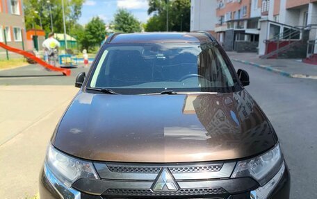 Mitsubishi Outlander III рестайлинг 3, 2021 год, 2 603 000 рублей, 2 фотография