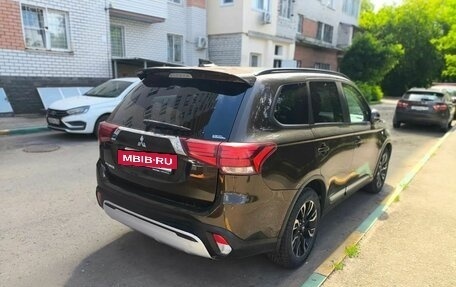 Mitsubishi Outlander III рестайлинг 3, 2021 год, 2 603 000 рублей, 3 фотография