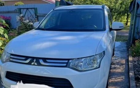 Mitsubishi Outlander III рестайлинг 3, 2013 год, 1 050 000 рублей, 14 фотография