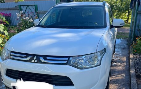 Mitsubishi Outlander III рестайлинг 3, 2013 год, 1 050 000 рублей, 5 фотография