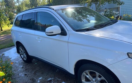 Mitsubishi Outlander III рестайлинг 3, 2013 год, 1 050 000 рублей, 6 фотография