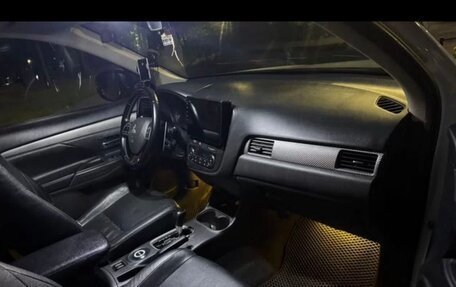 Mitsubishi Outlander III рестайлинг 3, 2013 год, 1 050 000 рублей, 11 фотография