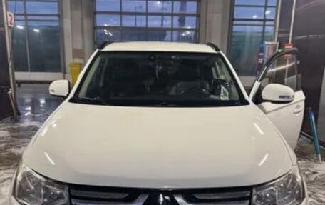 Mitsubishi Outlander III рестайлинг 3, 2013 год, 1 050 000 рублей, 9 фотография