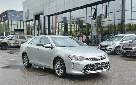 Toyota Camry, 2017 год, 2 030 000 рублей, 3 фотография